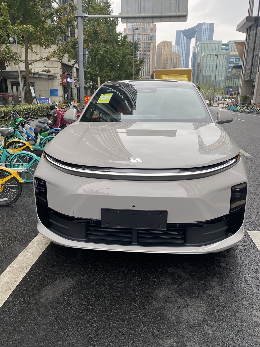 db真人旗舰·(中国)集团 MEGA 高压纯电 MPV